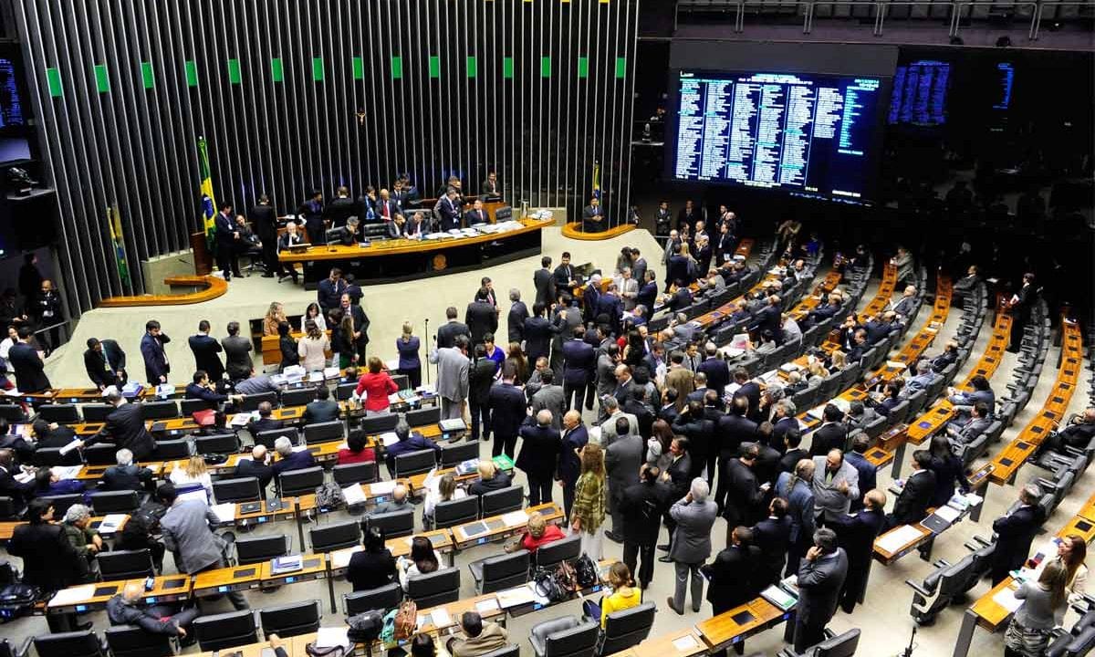 Decisão sobre dosimetria levanta alertas sobre impactos na democracia e nas periferias 