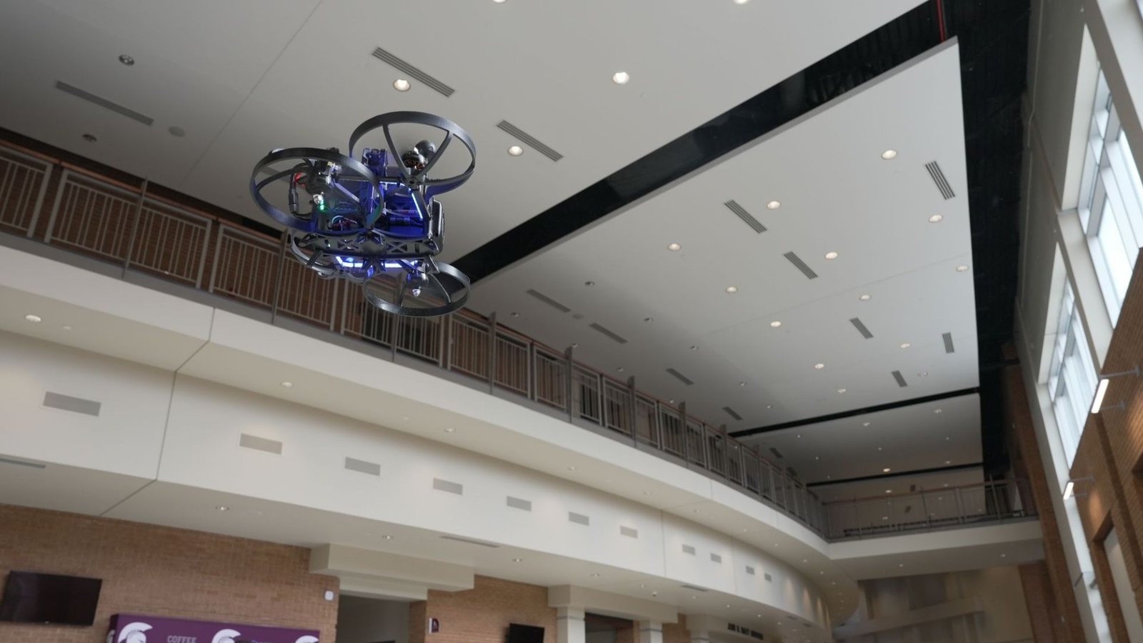 EUA testam drones de resposta rápida para proteger escolas de atiradores