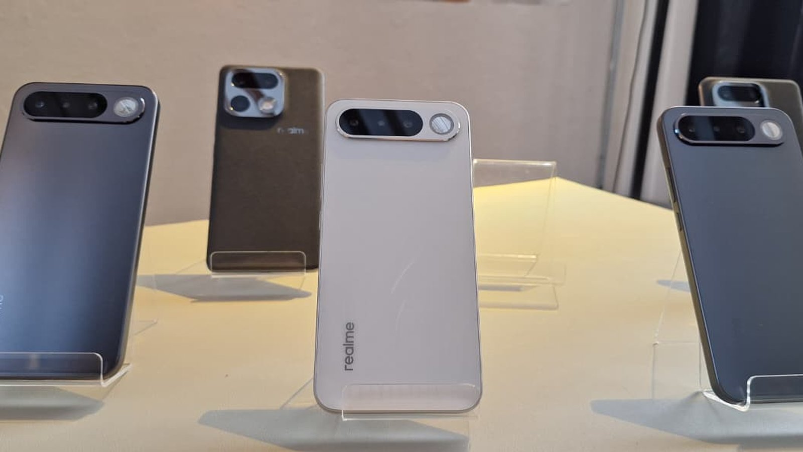 Realme 16 5G e Realme 16 Pro+ são lançados no Brasil a partir de R$ 3 mil