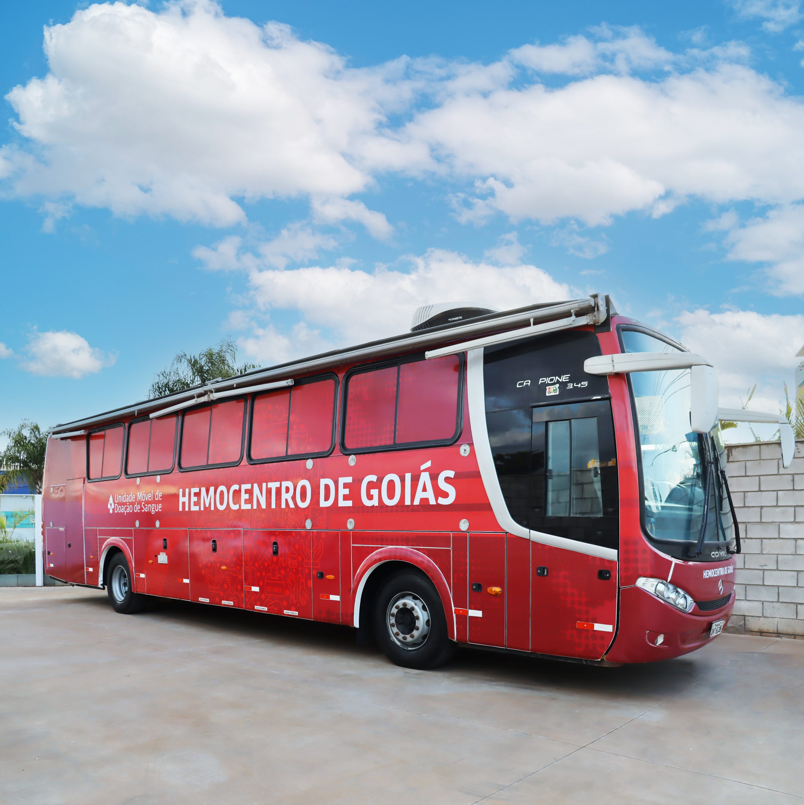 Unidade móvel do Hemocentro recebe doadores no Goiânia Shopping
