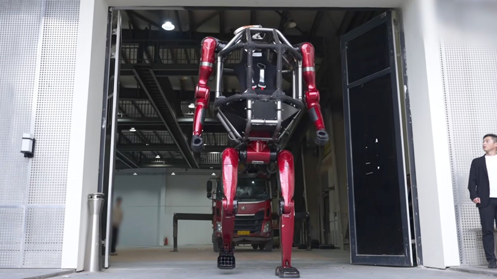 Homem de Ferro? Marca chinesa lança robô gigante pilotado por humanos