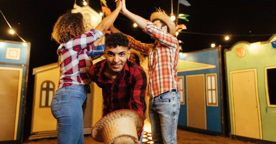 Arraiá ou arraial: qual é o certo?