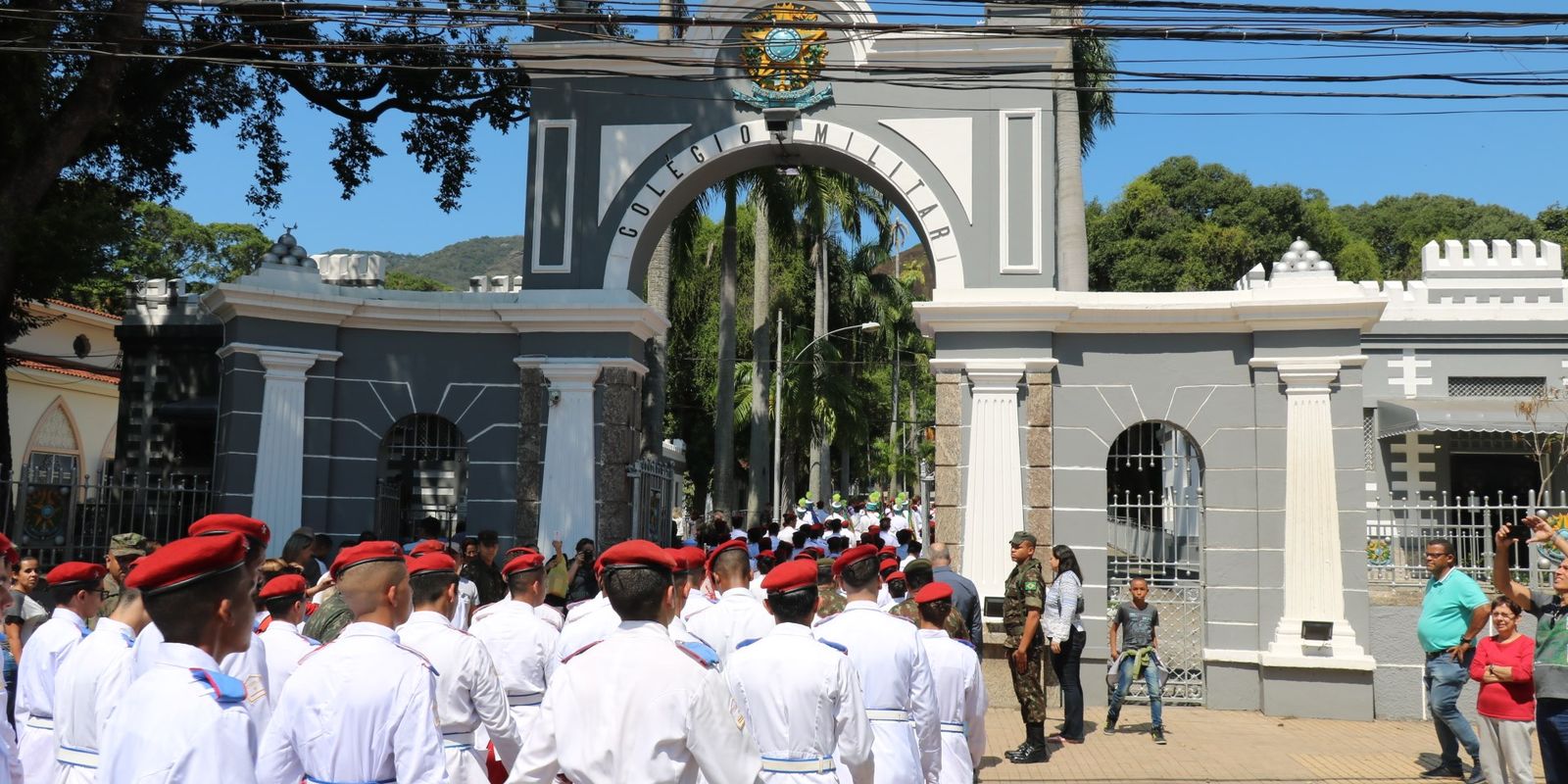 MPF pede que Colégio Militar do Rio suspenda concurso para professor