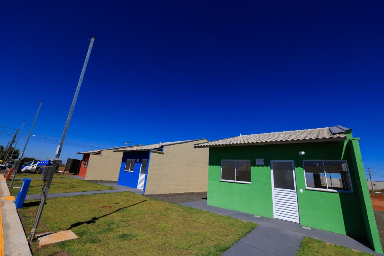 Entrega de casas a custo zero beneficia 50 famílias em Mineiros