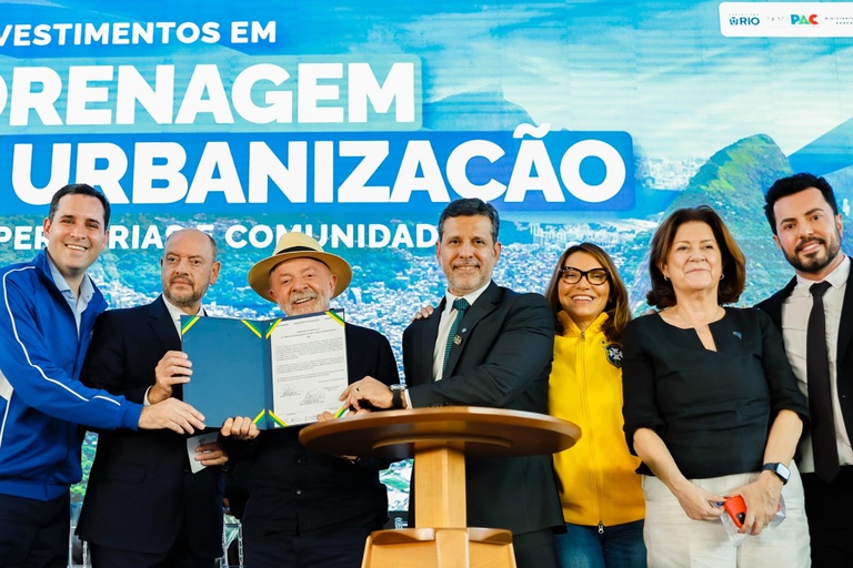 Presidente Lula lança pacote de R$ 702 milhões para combater enchentes e urbanizar favelas no Rio