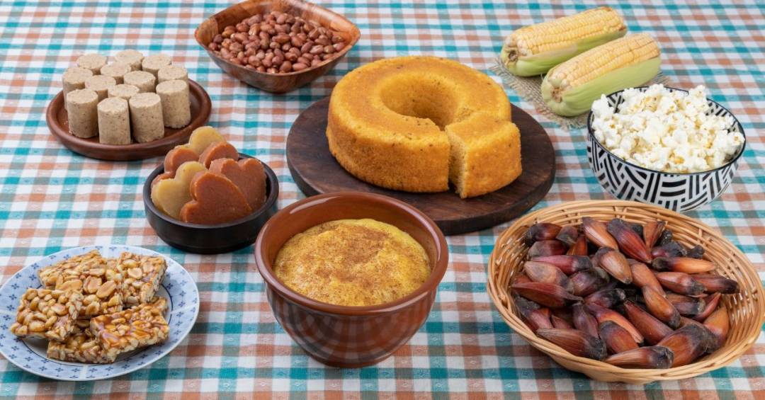 Pé de moleque veio de “pede, moleque”? Conheça a origem destes doces juninos