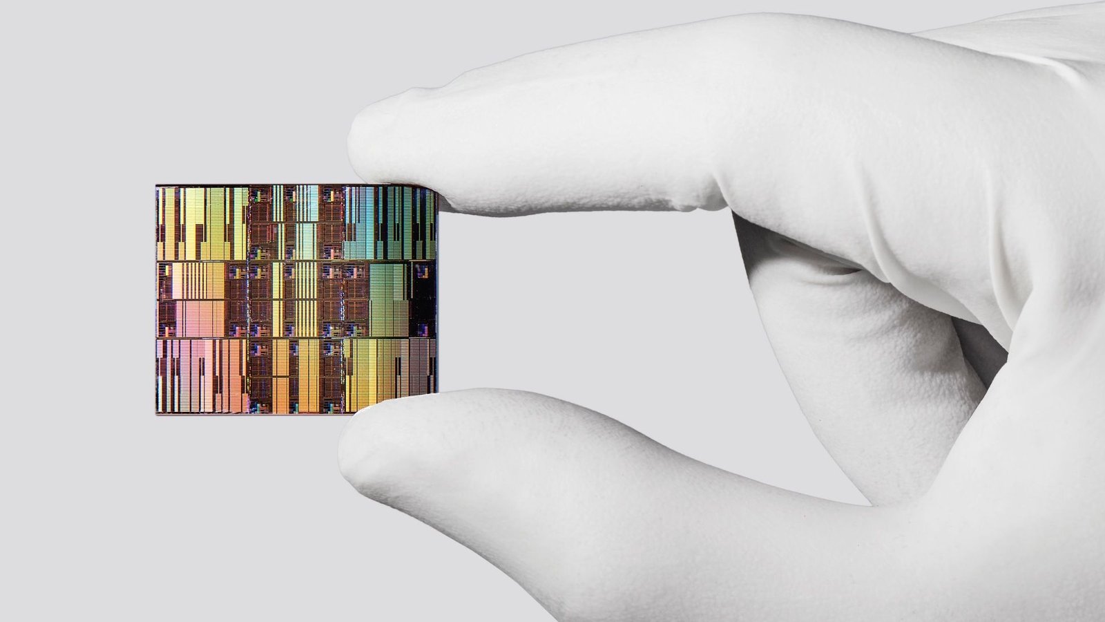 IBM lança tecnologia inédita inferior a 1 nanômetro para chips