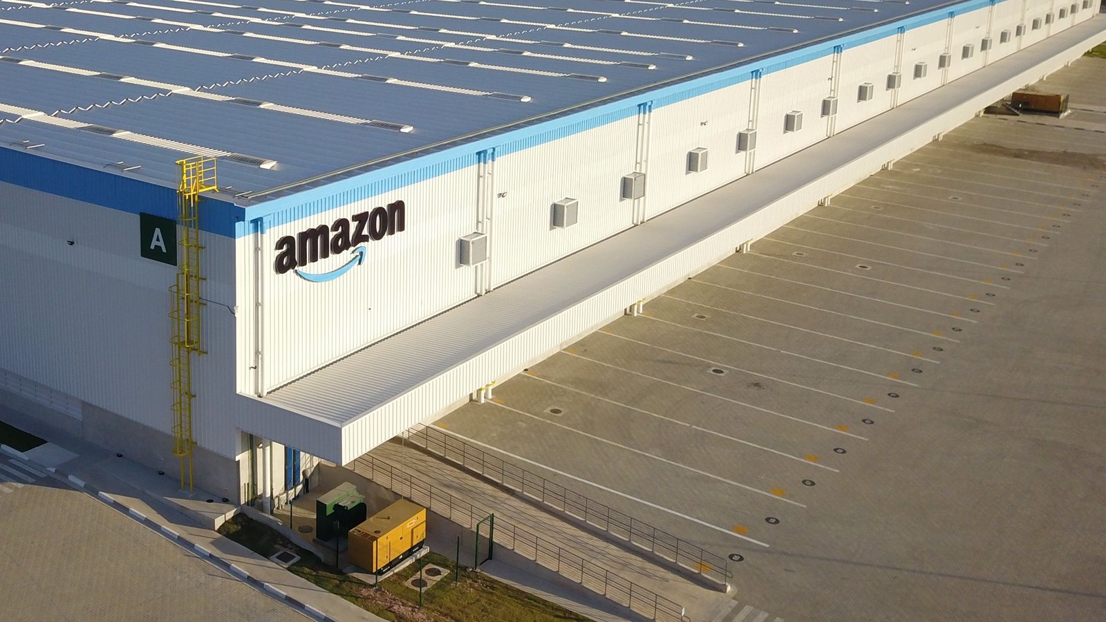 AWS diz que trocar jovens por IA é erro e ameaça futuro das empresas