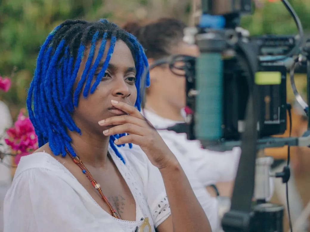 Mulheres negras da periferia constroem curadoria viva na exposição “Antônia Visita Pina”, em Salvador