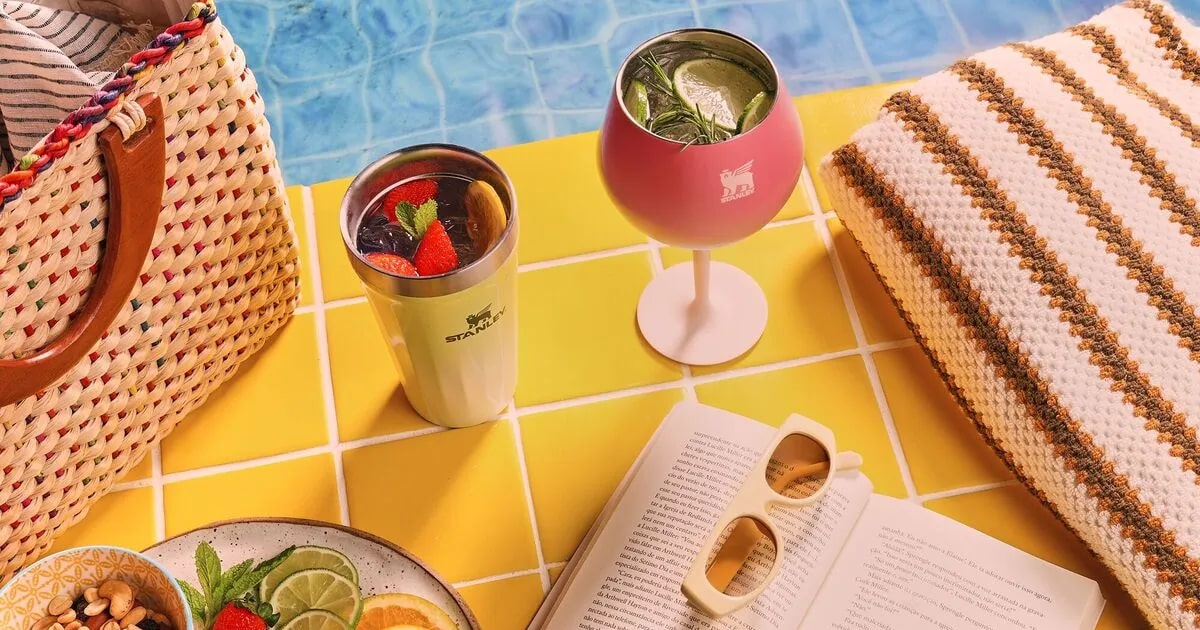 Compre copos e garrafas Stanley com até 47% de desconto na Amazon