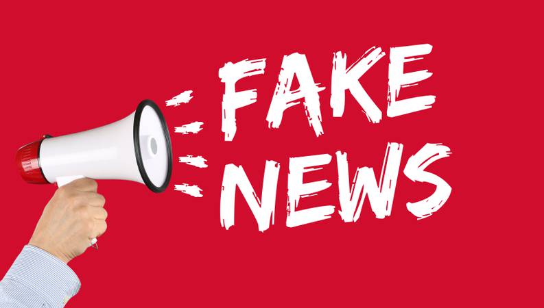 Jornalistas promovem ato contra fake news no Mercado de Casa Amarela, no Recife