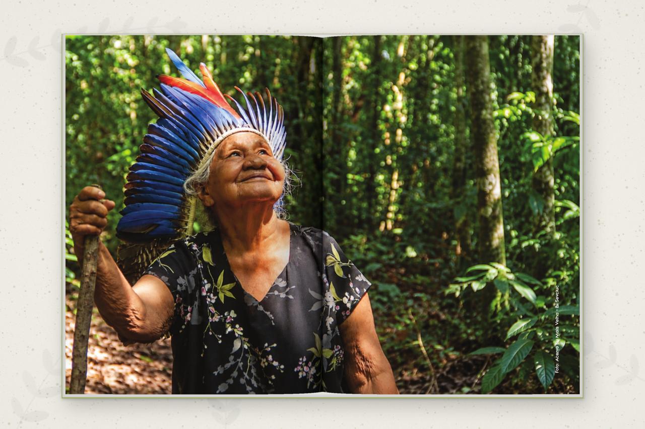 Livro registra memórias e saberes da primeira mulher pajé Pataxó do extremo sul da Bahia
