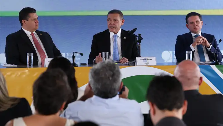 TSE confirma inelegibilidade de candidato condenado por violência contra mulher