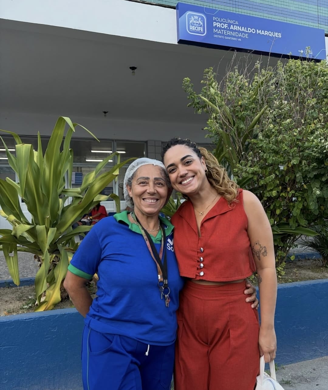 Médica é nomeada na maternidade onde a mãe trabalha como auxiliar de serviços gerais há 23 anos, no Recife