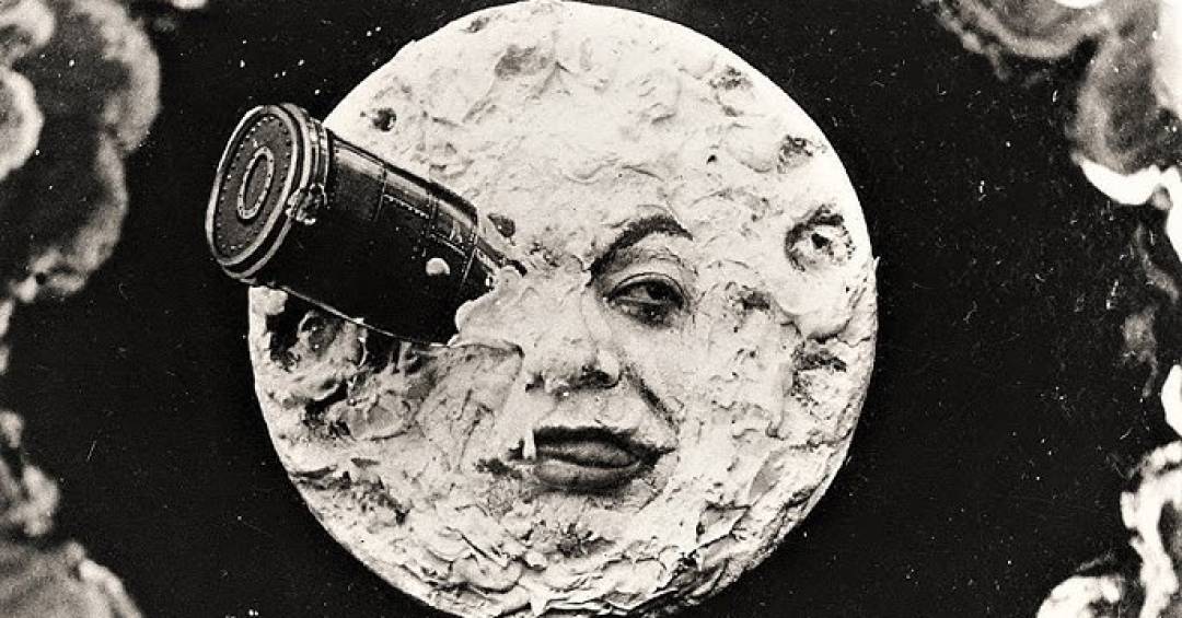 “Lua” se escreve com a inicial maiúscula ou minúscula?