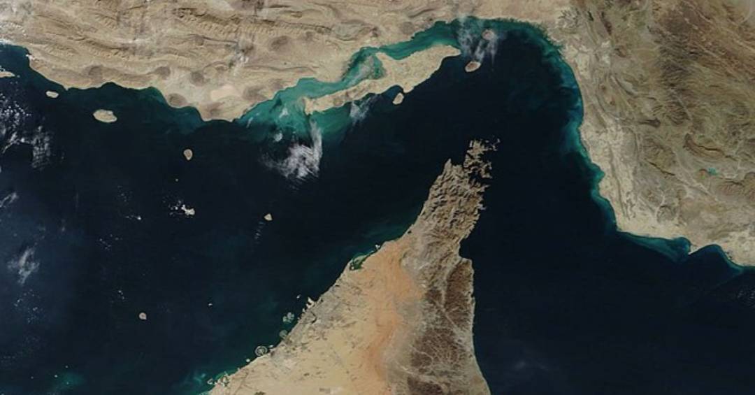 O que é o estreito de Ormuz e a quem ele pertence?