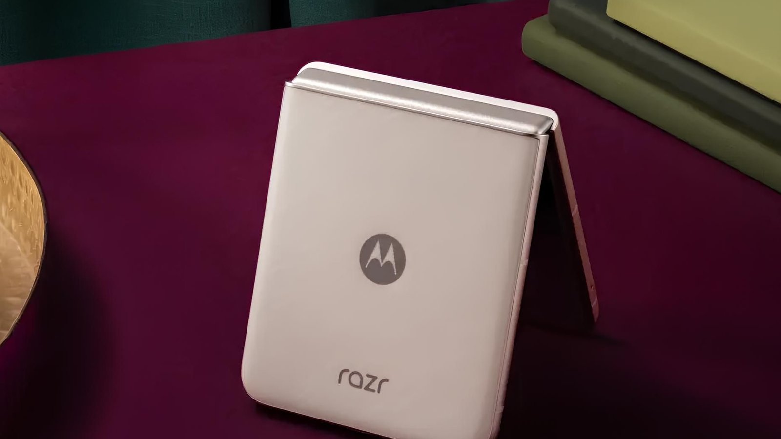 Imperdível: celular dobrável Razr 60 pelo menor preço com o cupom Mercado Livre